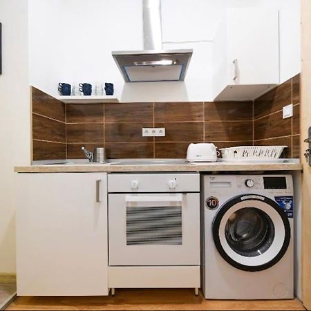 1 Bedroom Flat In Nyar Str., Central บูดาเปสต์ ภายนอก รูปภาพ