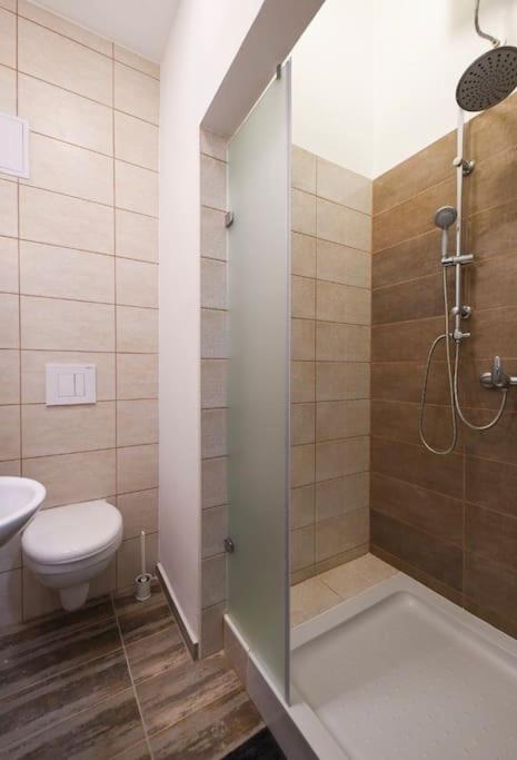 1 Bedroom Flat In Nyar Str., Central บูดาเปสต์ ภายนอก รูปภาพ