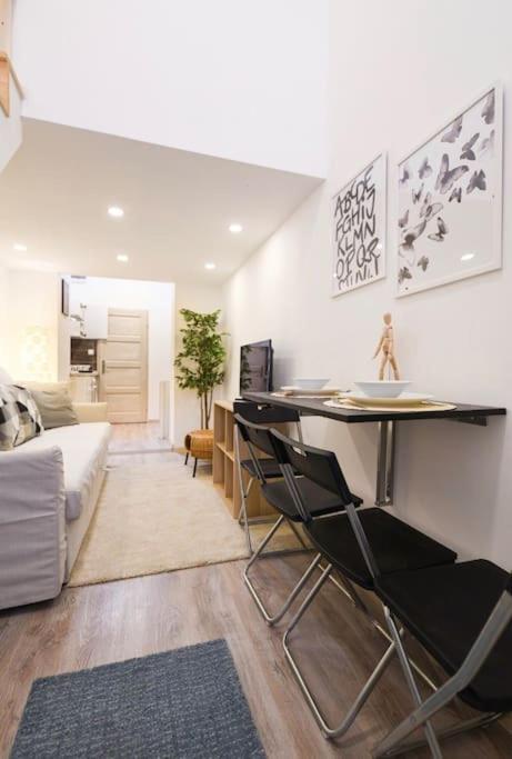 1 Bedroom Flat In Nyar Str., Central บูดาเปสต์ ภายนอก รูปภาพ